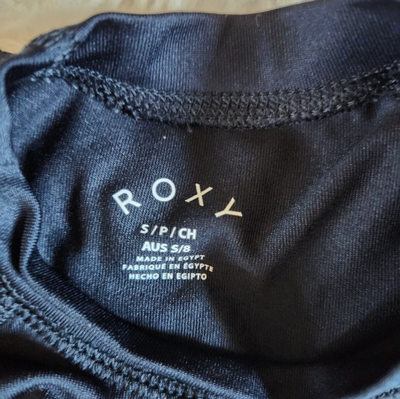 Like new Roxy SPF shirt - Picture 2 of 2